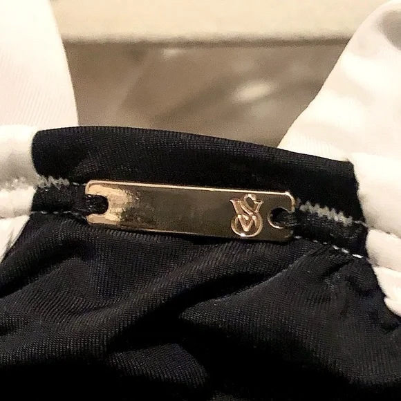 Victoria’s Secret Ruched Marilyn Monroe style Halter Top Deep Plunge Swimsuit XL - Picture 4 of 16